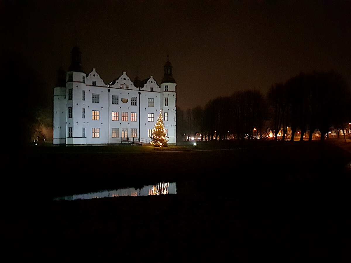 Schloss Ahrensburg im Advent – Foto: Nicole Stroschein