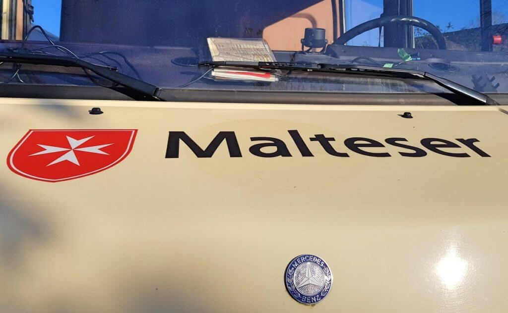 Betreuungs-Fahrzeug des Malteser Hilfsdienstes Ahrensburg – Foto: Nicole Stroschein