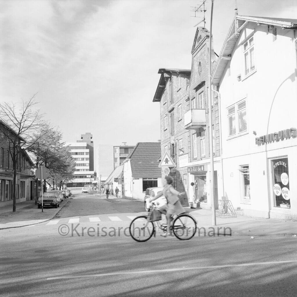 Rathausplatz in Ahrensburg im Wandel der Zeit – Historische Bilder