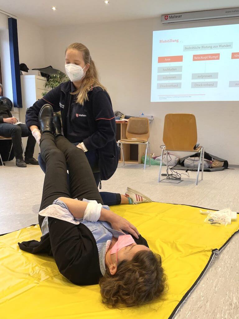Erste HIlfe – So läuft ein Kurs beim Malteser Hilfsdienst ab