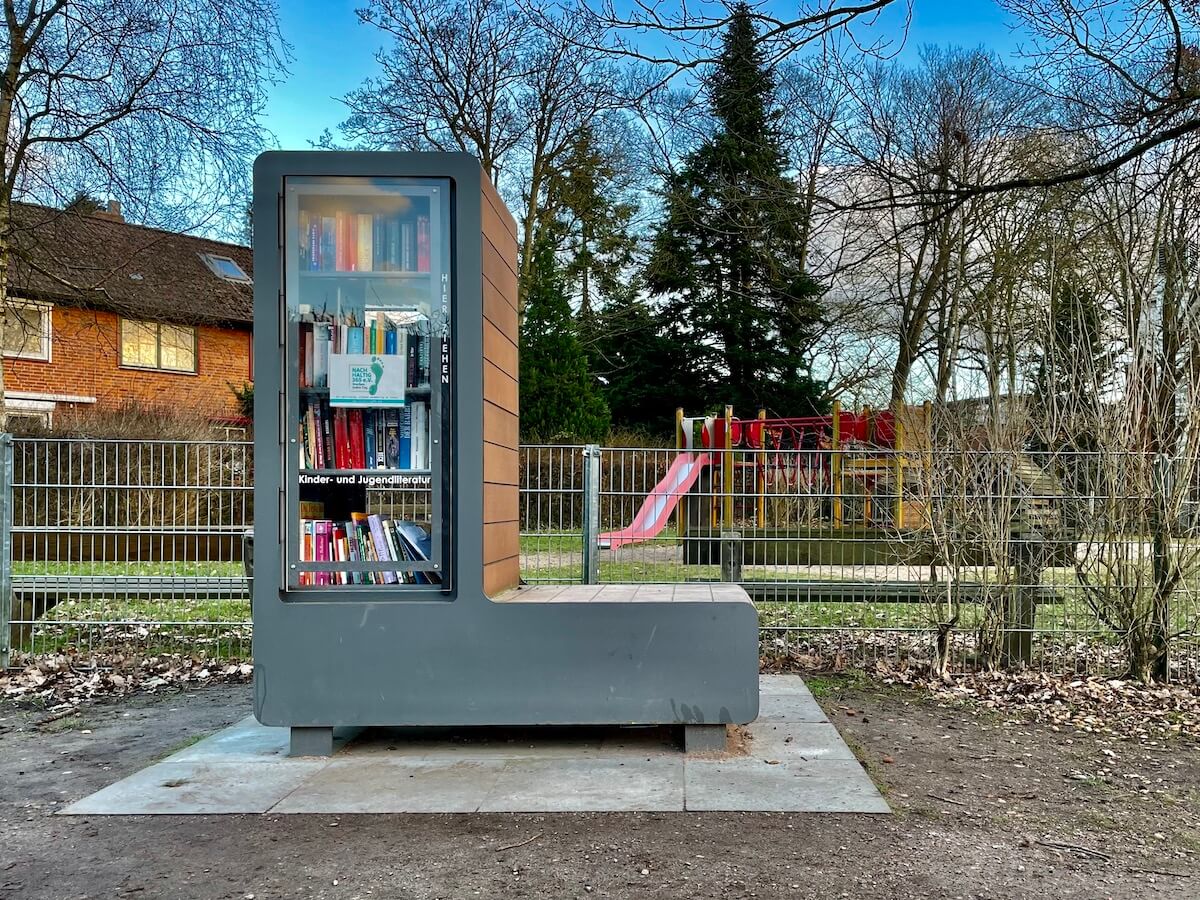 Der Bücherschrank am Spielplatz Kirschplantage in Ahrensburg – Foto: Nicole Theinert