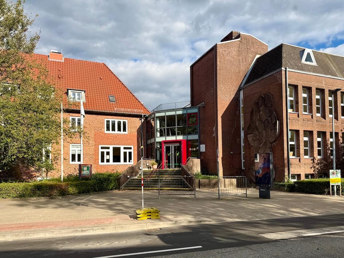 Die Woldenhorn-Schule am Reeshoop in Ahrensburg – Foto: Nicole Theinert