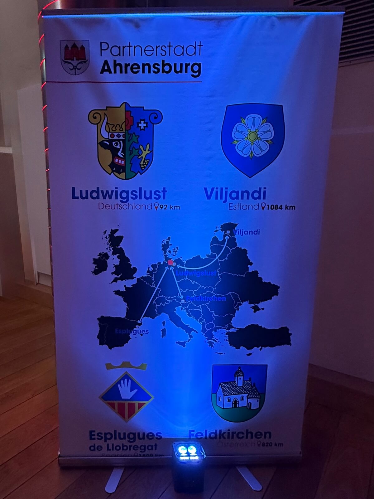 Banner mit den Partnerstädten Ahrensburgs, Neujahrsempfang Ahrensburg 2026