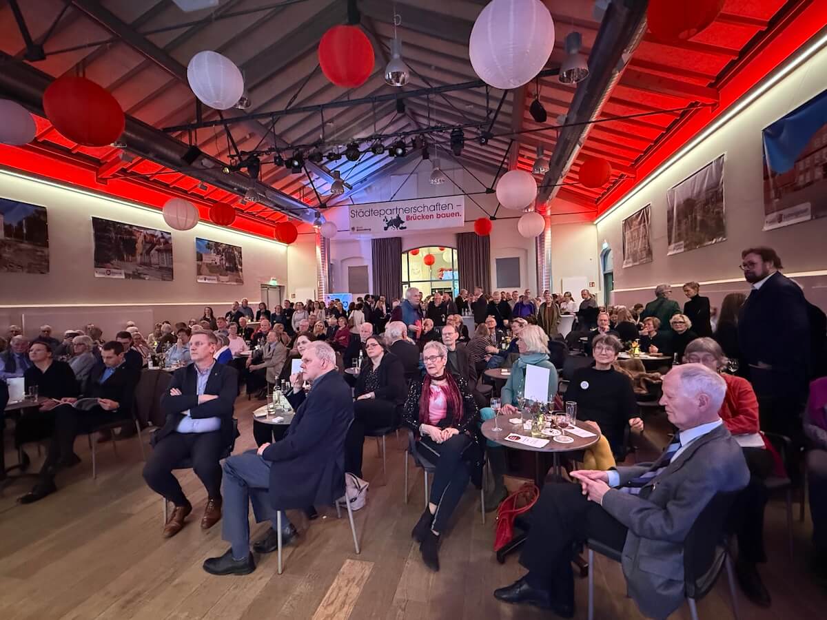Mit Menschen gefüllter Saal, Neujahrsempfang Ahrensburg 2026