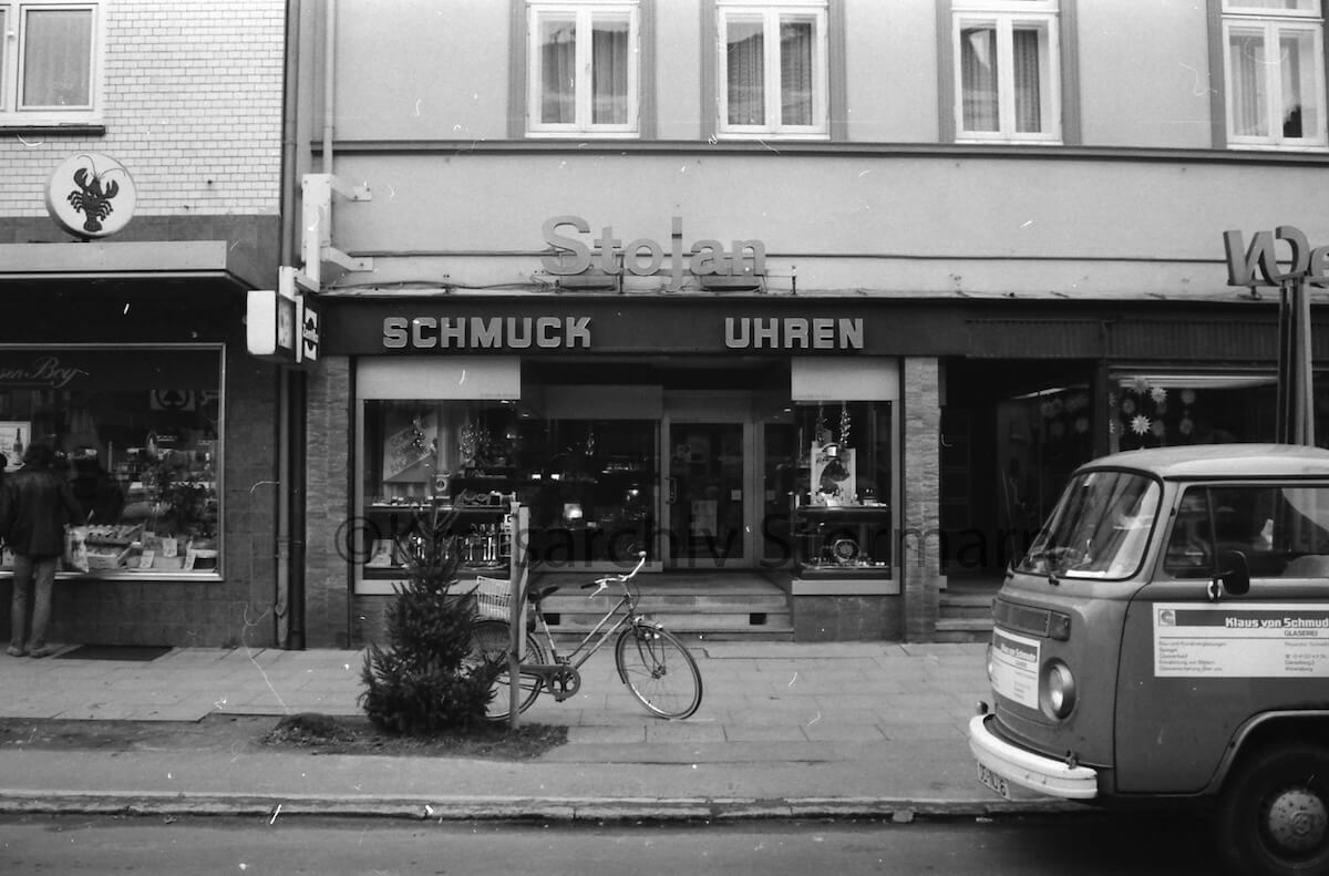 Schaufenster und Eingang Juwelier Stojan, Ahrensburg