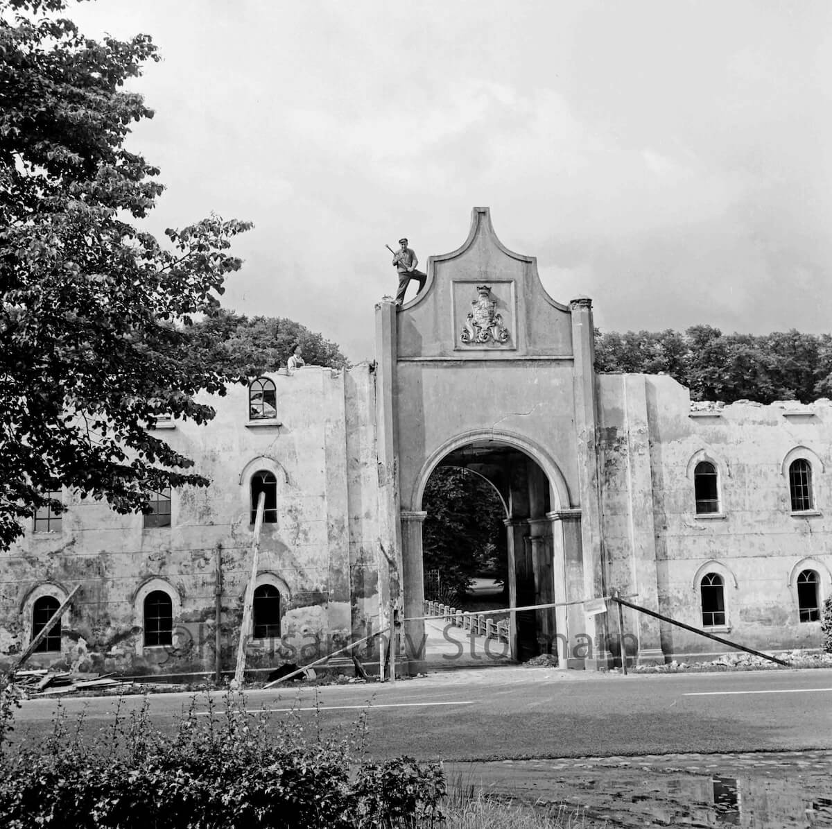 Historisches Torhaus im Abriss