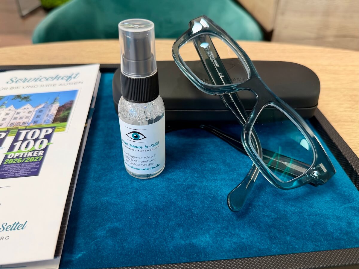 Brille, Reinigungsmittel, Serviceheft